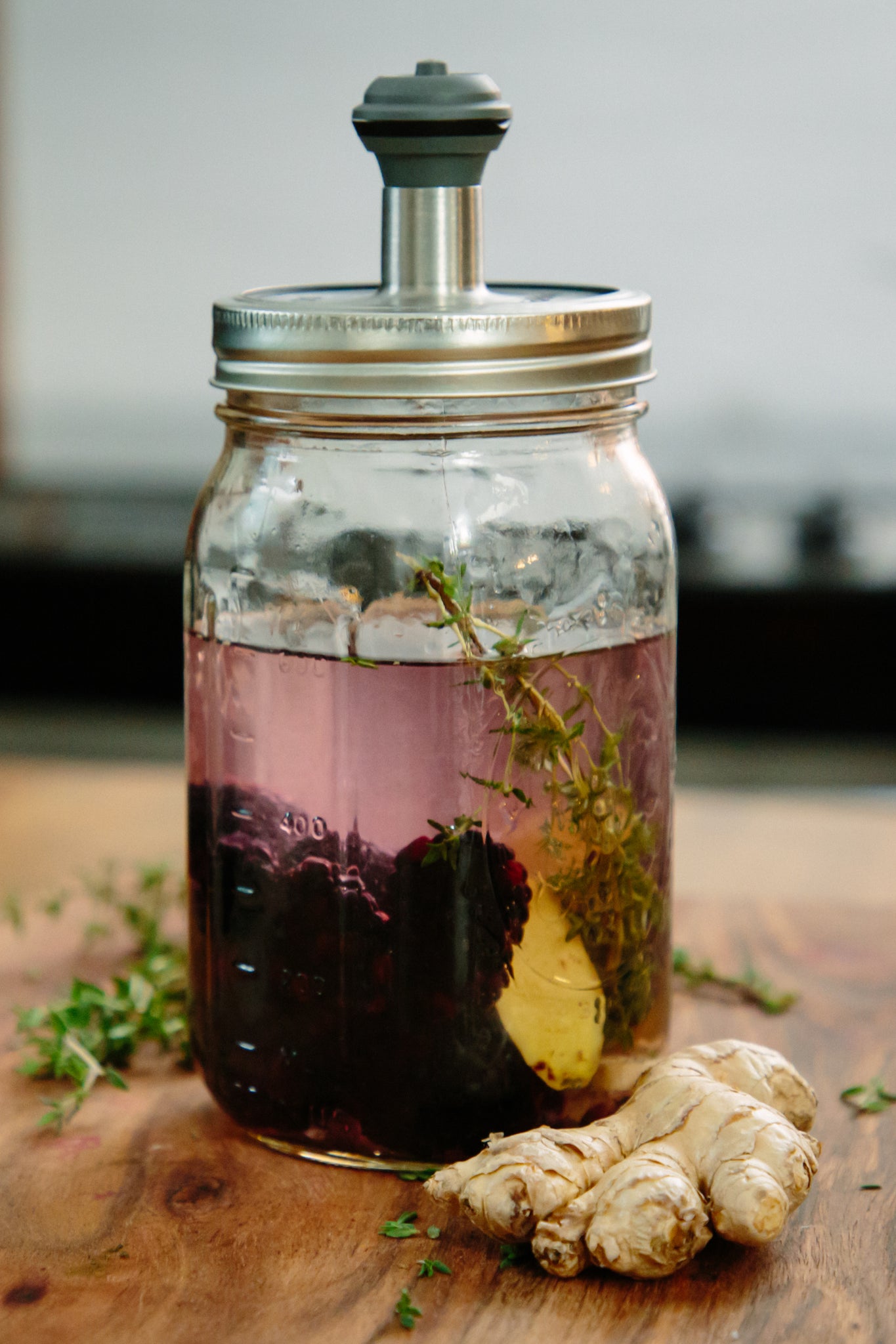 Kaug LidAdapt 2.0 featured in our Culinary Kit Medium Batch with LidAdapt 2.0, 32 oz clear glass wide mouth mason jar, vacuum stopper and pump.  A faster way to infuse gin using vacuum sealing. Making blackberry, ginger and thyme infused gin.